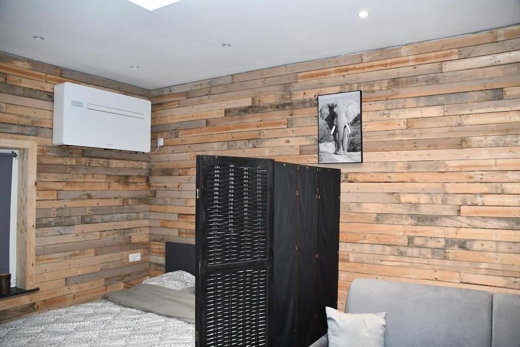 Logement In Wood Brugelette Exterior foto